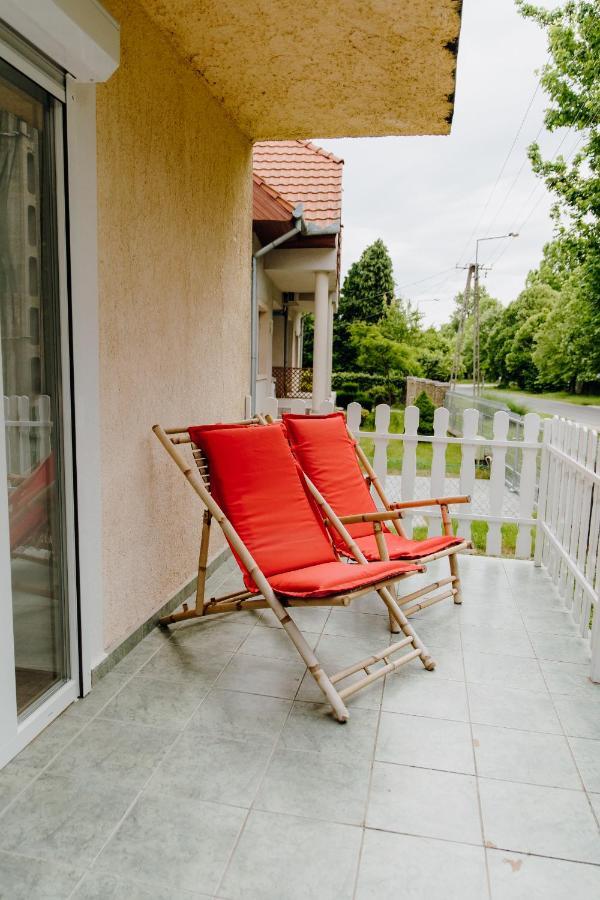 Nyírfa Apartman Vonyarcvashegy Exterior foto